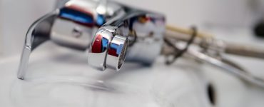 comment choisir plombier confiance travaux